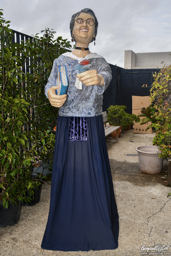 Gegantona de l'escola Àngels Garriga de Barcelona